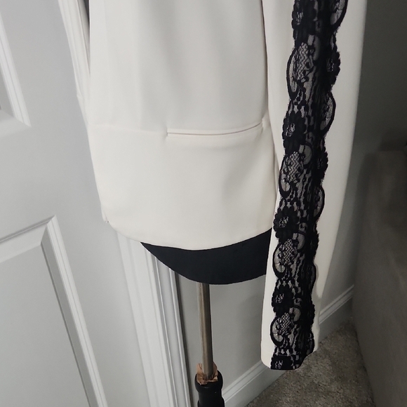 Elegant White and Black Lace Women's Jacket/Blazer Size L - Picture 3 of 6